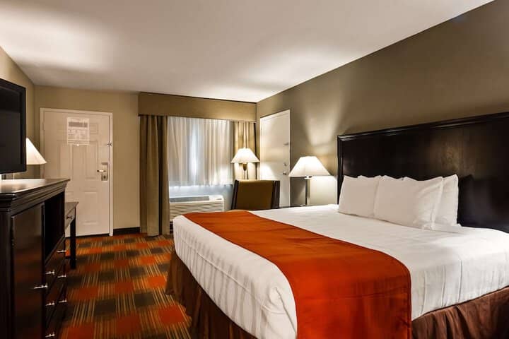 Room 4 of 19